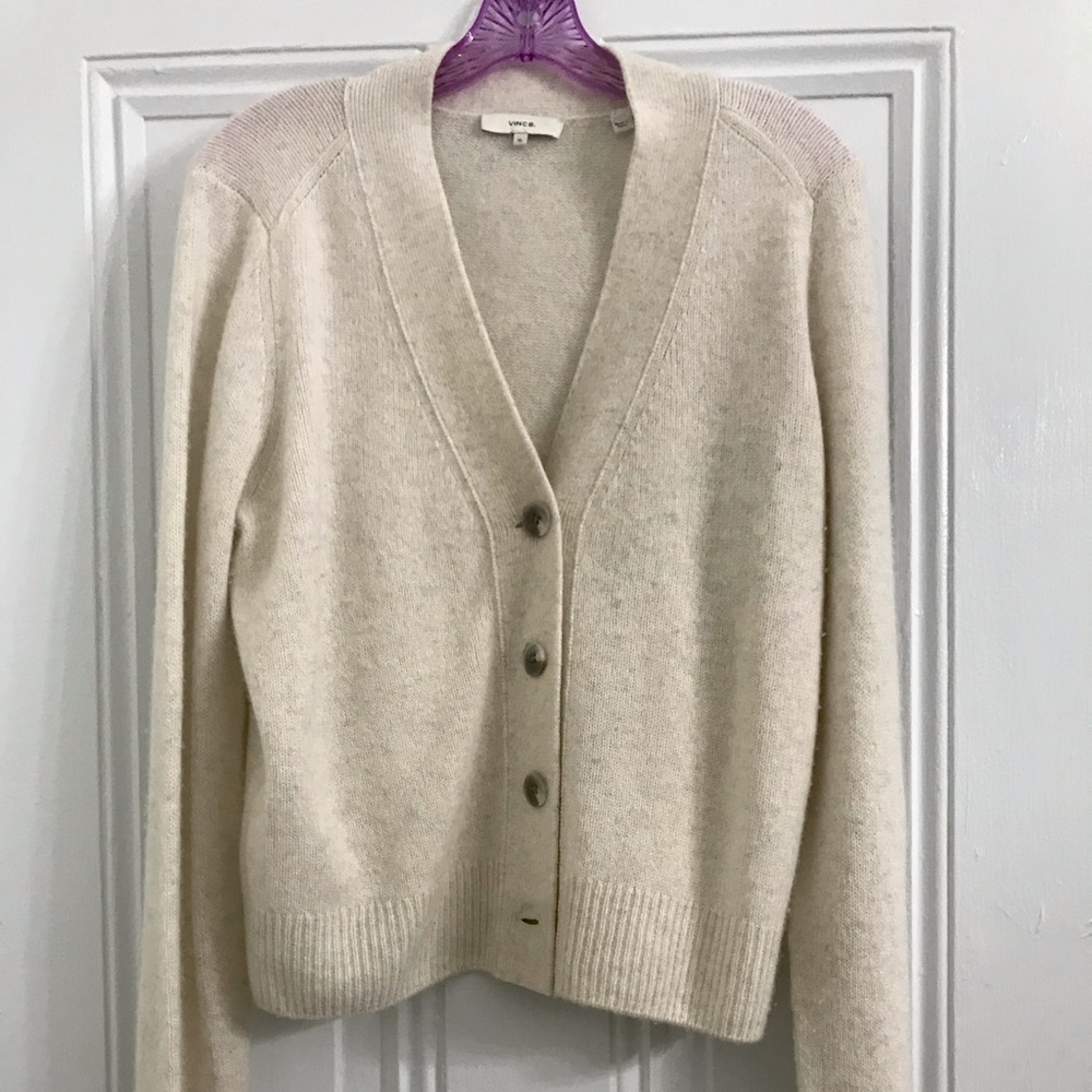 Vince Cashmere Sweater in Nuetral
